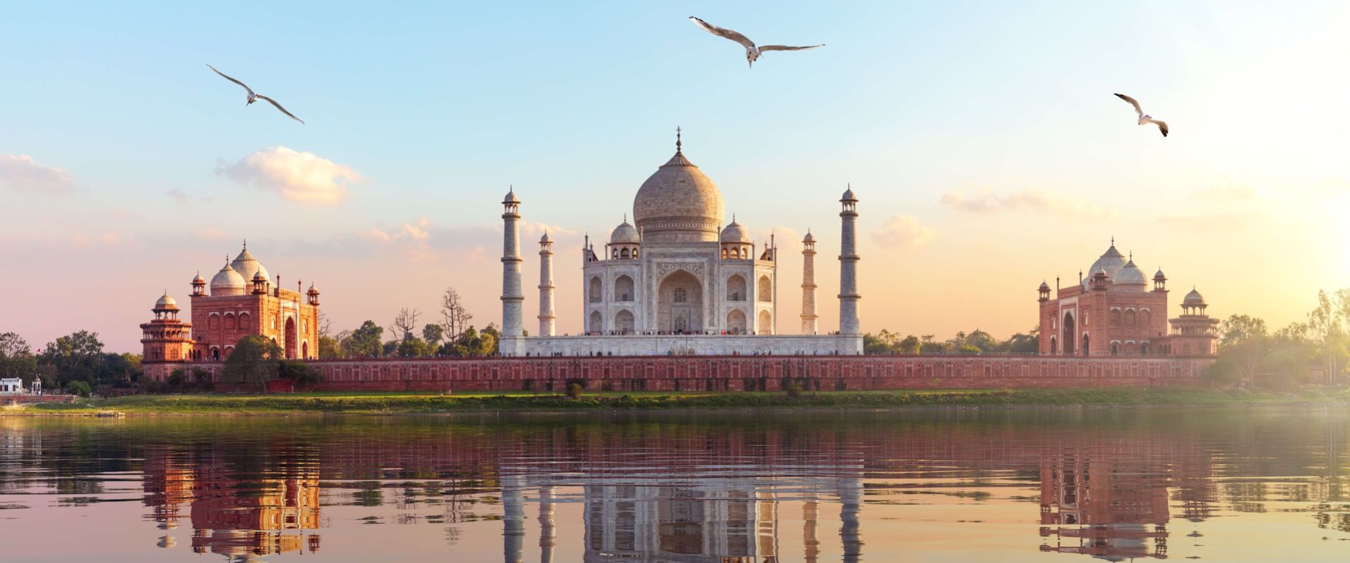 Taj Mahal por la mañana