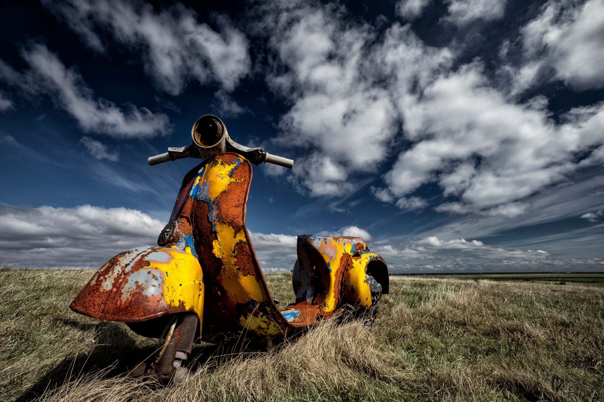 Scooter amarillo