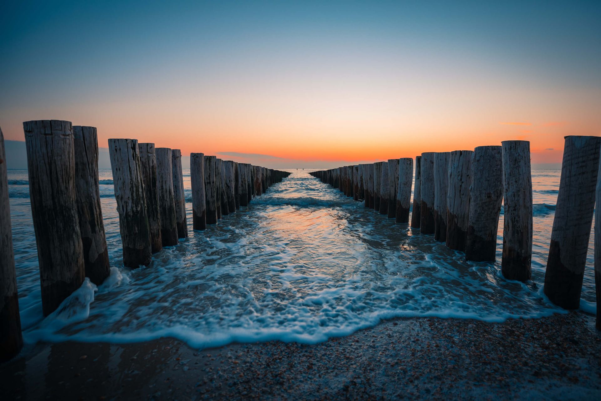 Rompeolas al atardecer