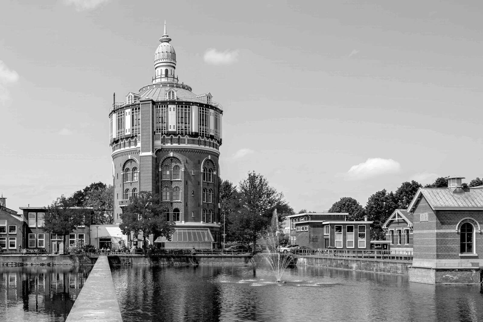 Panorama de la Torre de Agua en Blanco y Negro