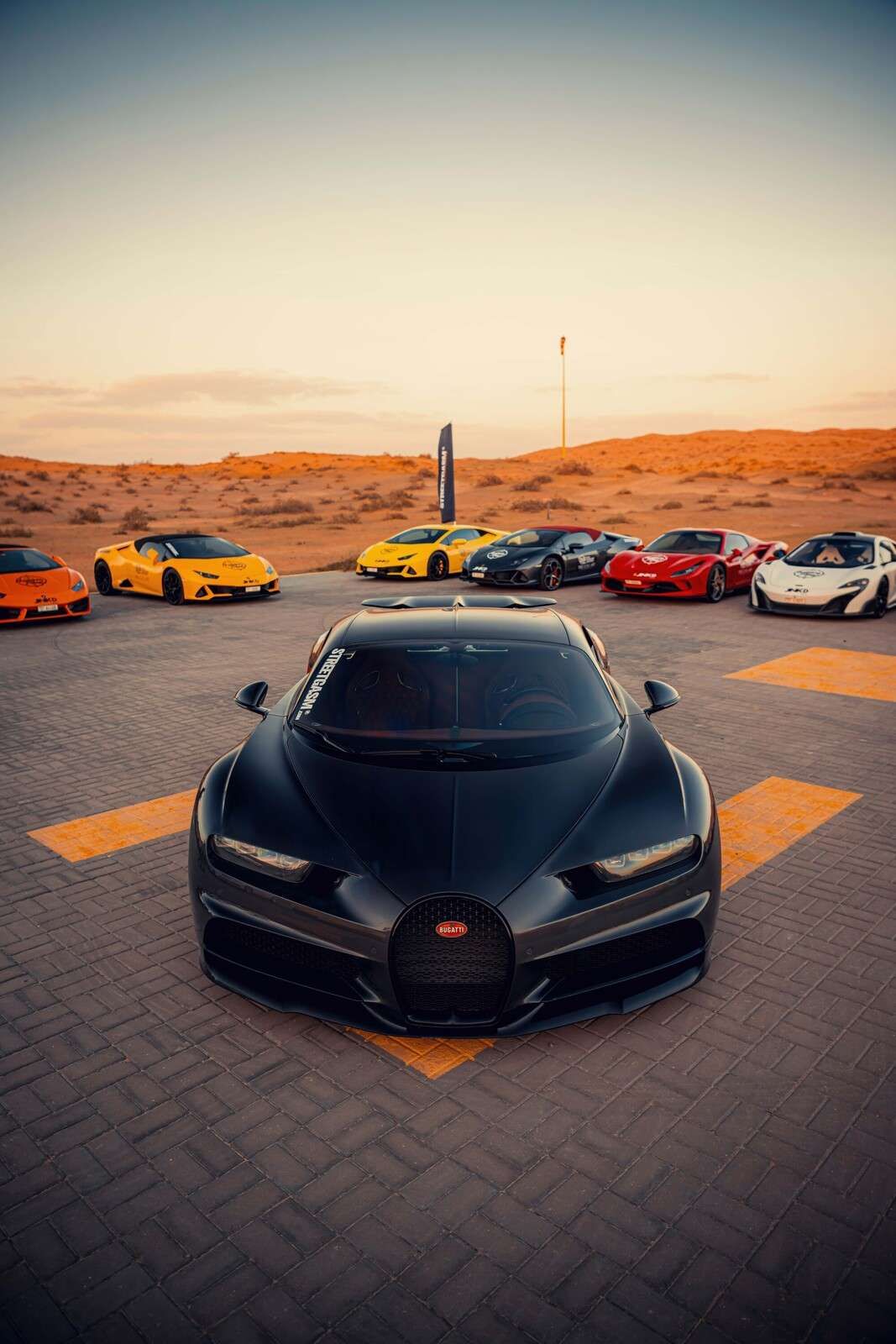 Hipercars al atardecer