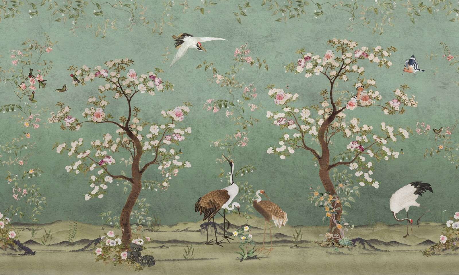 Gráciles grullas en un paisaje de flores.