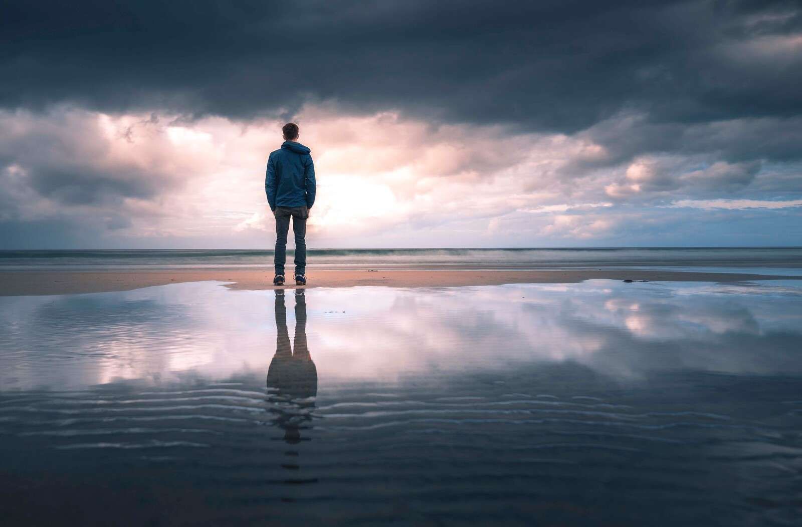 Silencio en una playa de espejo