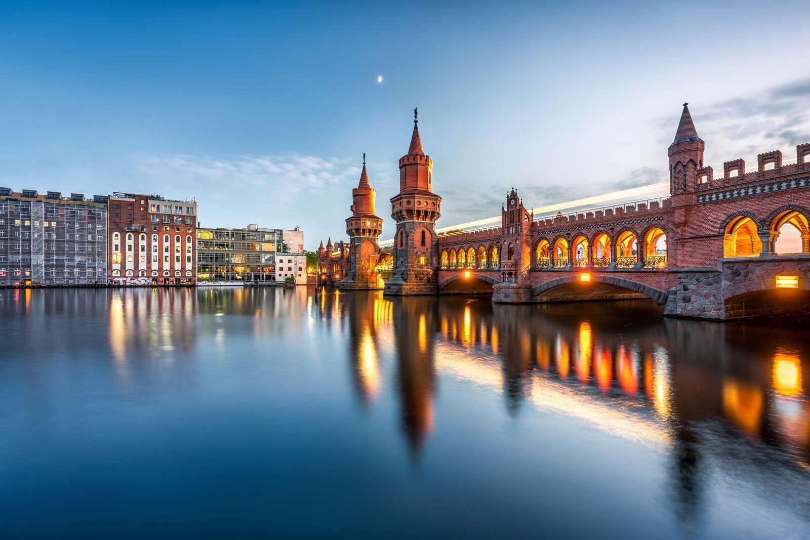 Luz de la tarde en el puente Oberbaum.