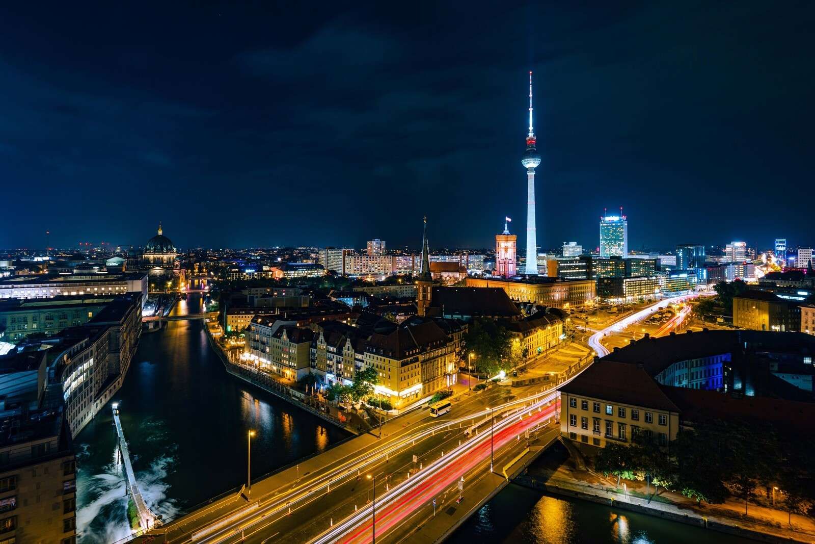 Visión nocturna en el vibrante Berlín.