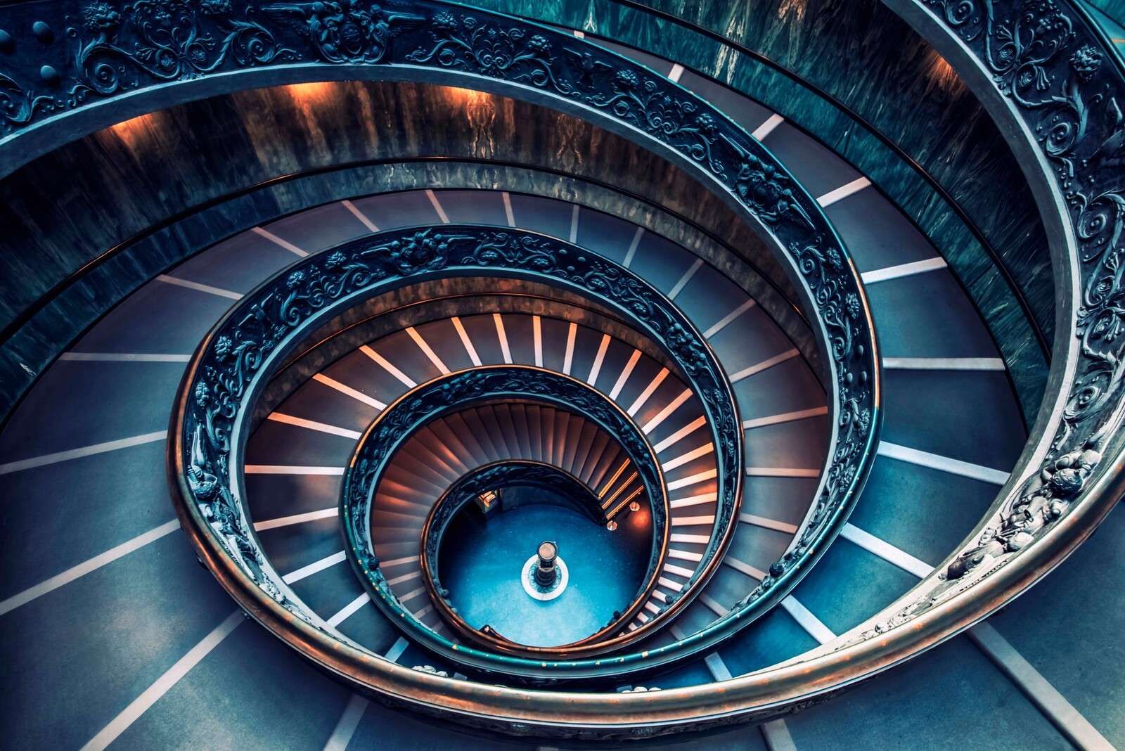 Espiral de luz y cobre