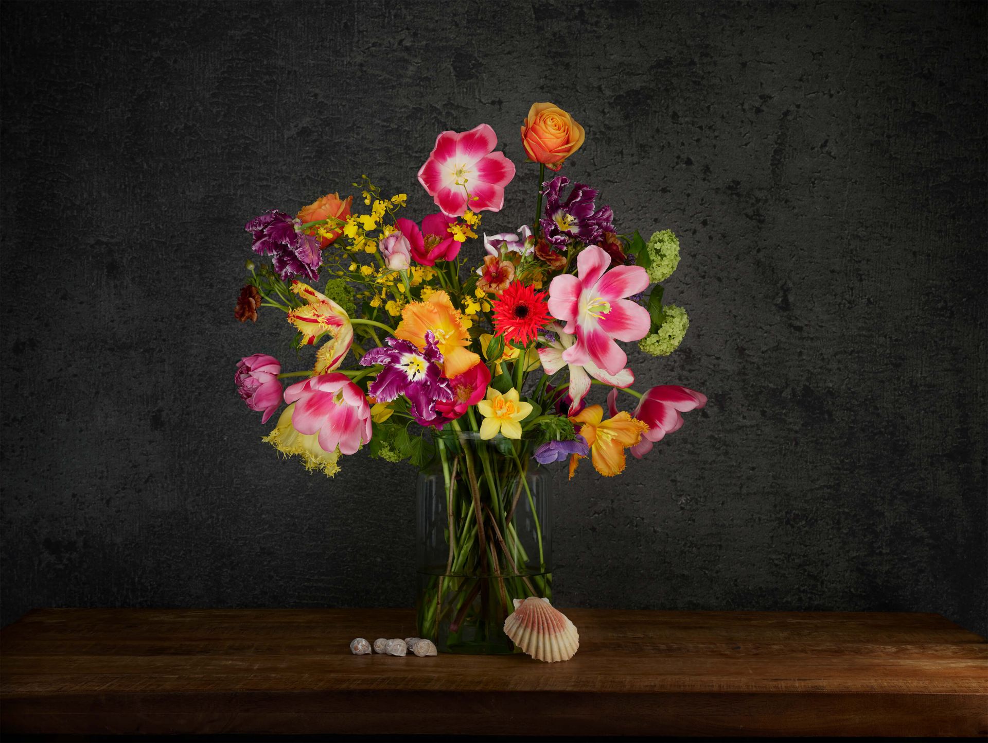 Colorido ramo de flores main product photo